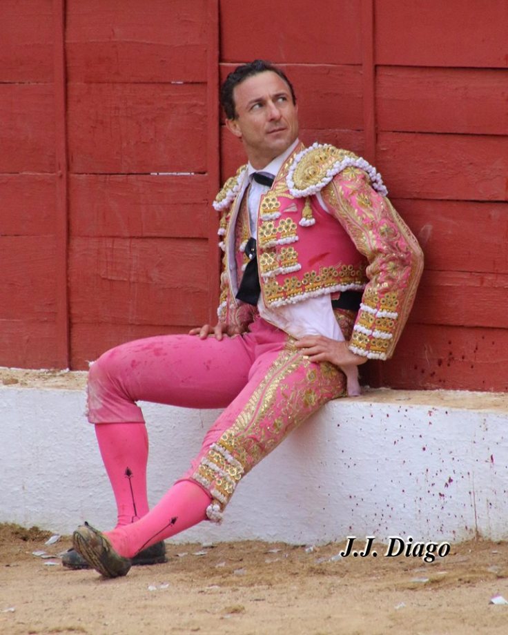 32960560_1922783747743033_8992829127392231424_n