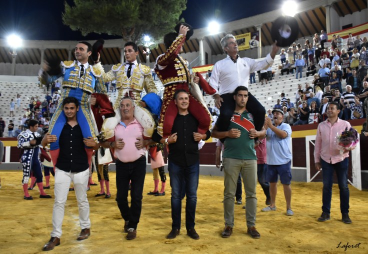 0000 - puerta grande - 676776