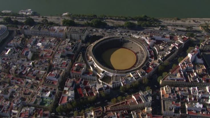 117475515-plaza-de-toros-de-la-real-maestranza-guadalquivir-sevilla-ciudad-arena-edificio