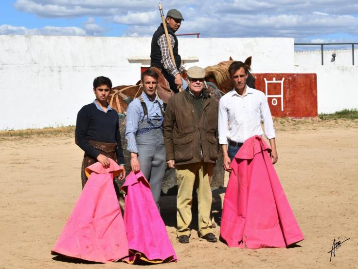 GRUPO CON EL GANADERO
