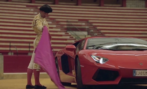 Lamborghini-Aventador-Bullfighting