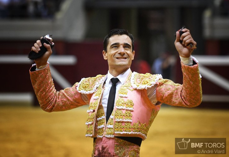 E05A9E43-11DA-4E4B-B993-8D7A57E9BD7A