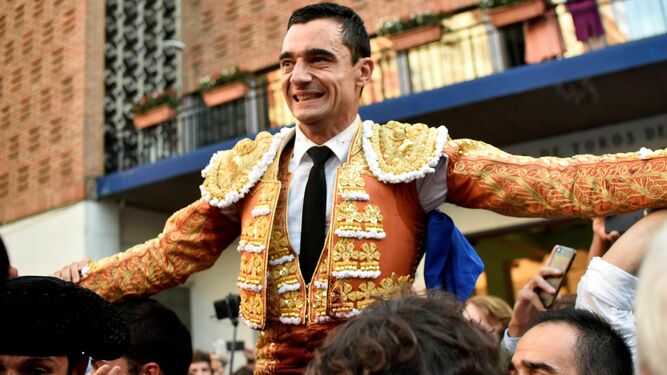 Paco-Urena-hombros-Vista-Alegre_1384972419_104143558_667x375